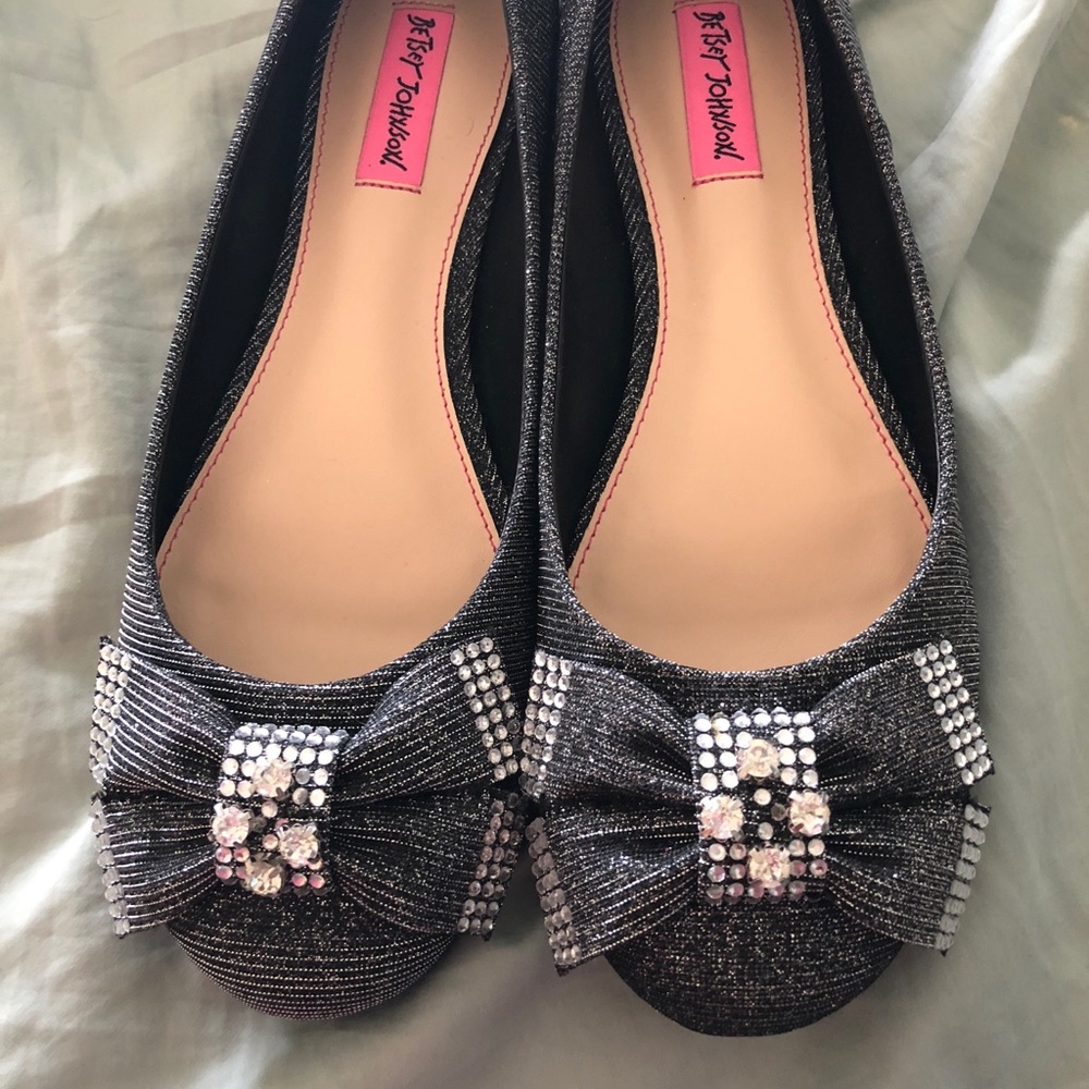 Betsy Johnson grey sparkle flats